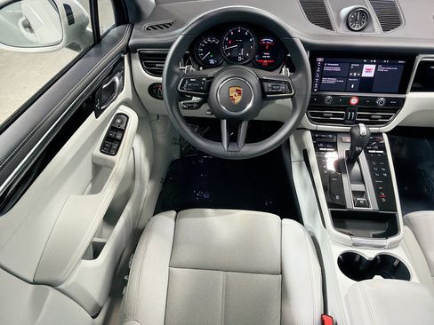 Certified 2026 Porsche Macan AWD/4WD image 17