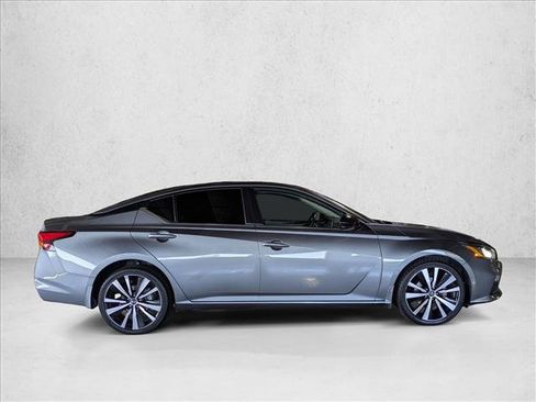 Used 2020 Nissan Altima 2.5 SR w/ Premium Package AWD/4WD image 3