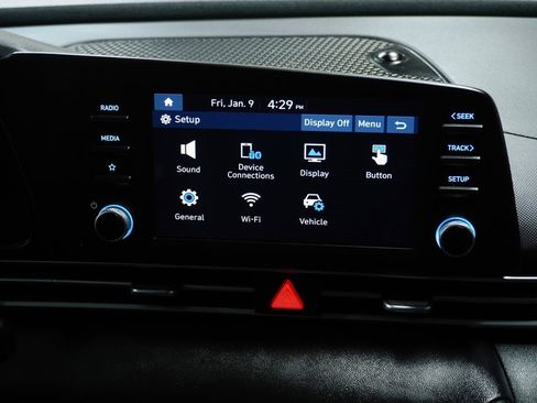 Certified 2023 Hyundai Elantra SE image 16