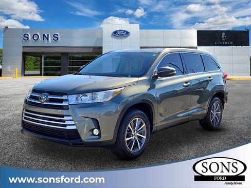 Used 2019 Toyota Highlander XLE image 1