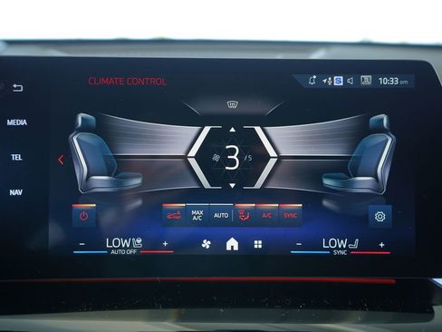 Used 2025 BMW X1 xDrive28i w/ Technology Package image 18