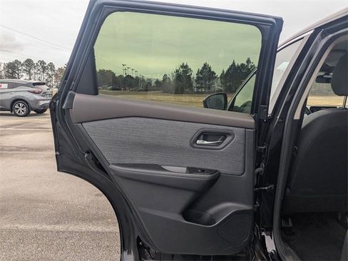 Used 2023 Nissan Rogue SV image 24