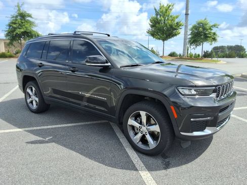 Used 2022 Jeep Grand Cherokee L Limited AWD/4WD image 3