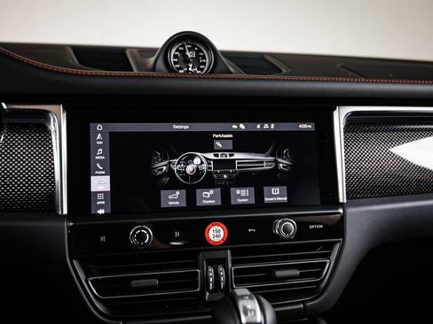 Certified 2026 Porsche Macan GTS AWD/4WD image 18