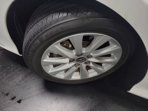Used 2018 Toyota Camry LE FWD image 13