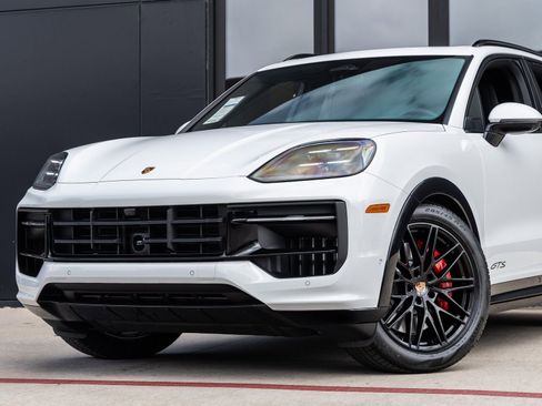 New 2026 Porsche Cayenne GTS image 7