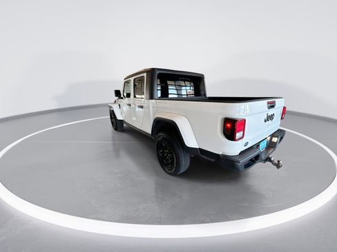 Used 2021 Jeep Gladiator Willys image 6