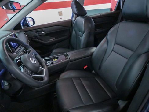 Used 2022 Nissan Rogue SV w/ SV Premium Package FWD image 13