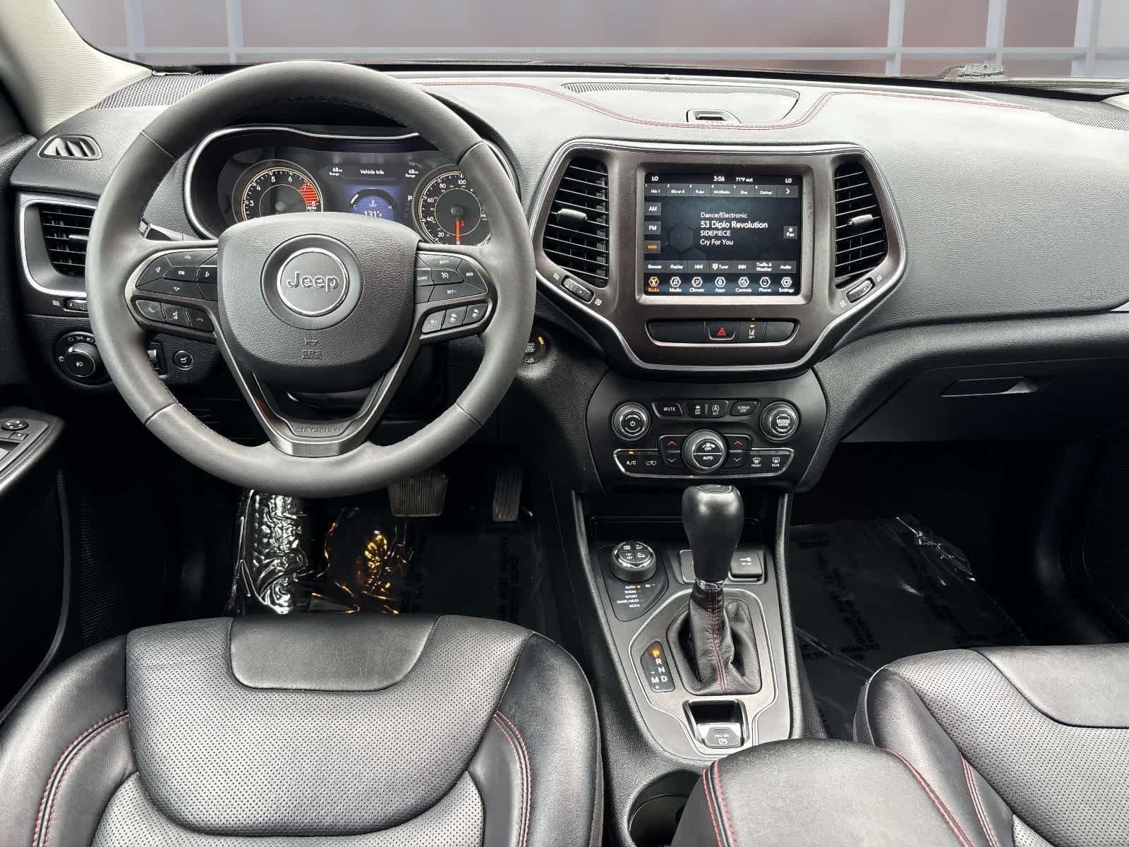 Used 2022 Jeep Cherokee Trailhawk w/ Premium Leather Package AWD/4WD image 13