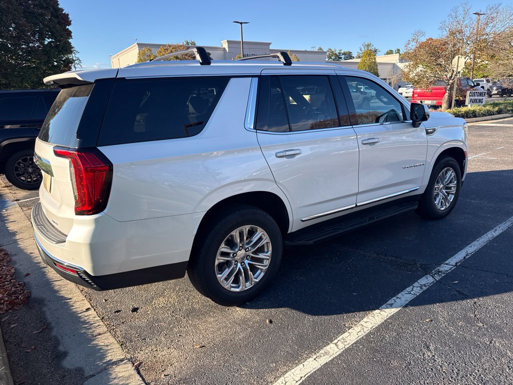 Used 2022 GMC Yukon SLT w/ SLT Premium Package AWD/4WD image 2