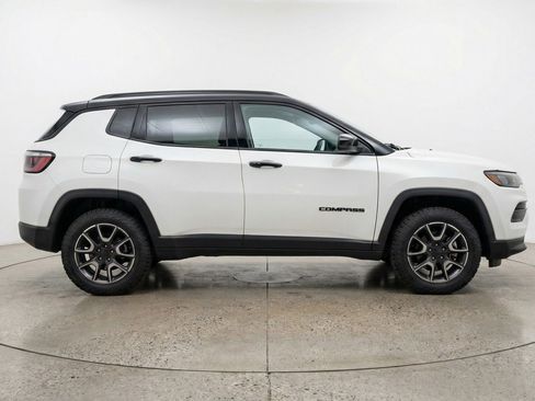 Used 2025 Jeep Compass Trailhawk image 11