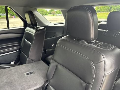 Used 2023 Ford Explorer XLT w/ Equipment Group 202A AWD/4WD image 27