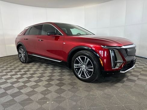 Used 2024 Cadillac Lyriq Luxury w/ LPO, Floor Liner Package image 2