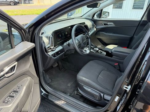 Used 2023 Kia Sportage LX image 12