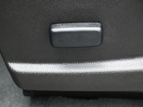 Used 2022 Chevrolet Colorado LT w/ LT Convenience Package image 10