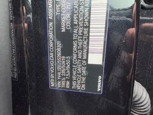 Certified 2025 Volvo XC40 B5 Core image 25