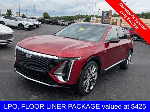 Used 2025 Cadillac Lyriq Luxury w/ LPO, Floor Liner Package AWD/4WD image 4