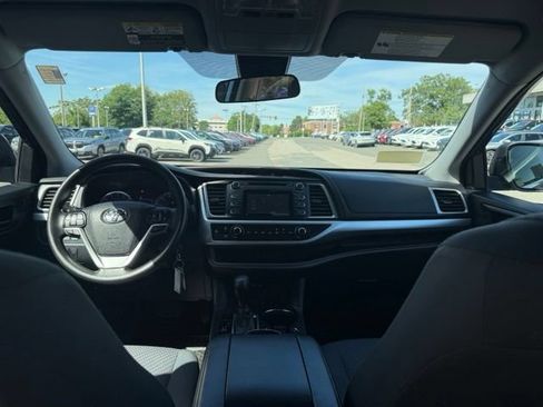 Used 2018 Toyota Highlander LE AWD/4WD image 20