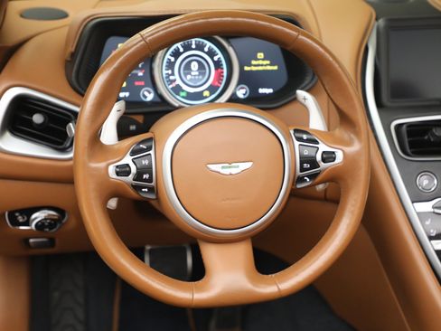 Used 2019 Aston Martin DB11 Volante RWD image 33