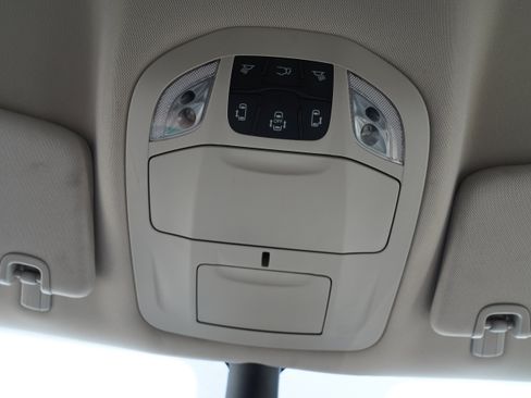 Used 2024 Chrysler Pacifica Touring-L FWD image 25
