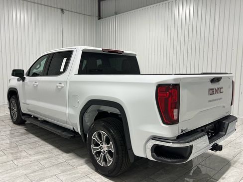 New 2026 GMC Sierra 1500 SLE image 3