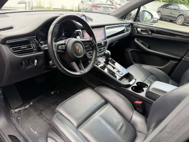 Used 2023 Porsche Macan Turbo AWD/4WD image 5