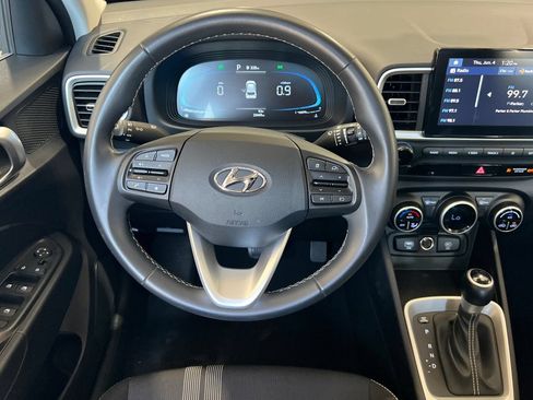 Used 2025 Hyundai Venue SEL FWD image 18