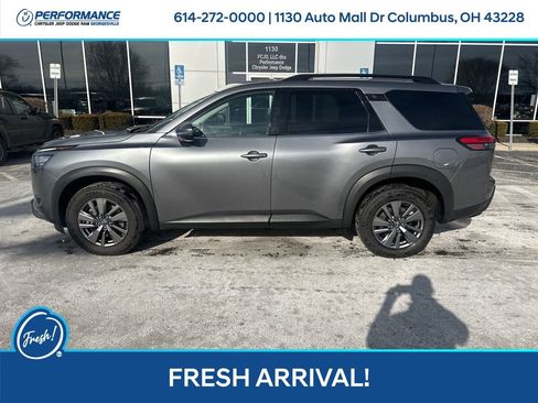 Used 2024 Nissan Pathfinder SV image 7