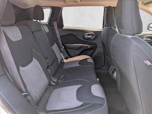 Used 2016 Jeep Cherokee Sport AWD/4WD image 18