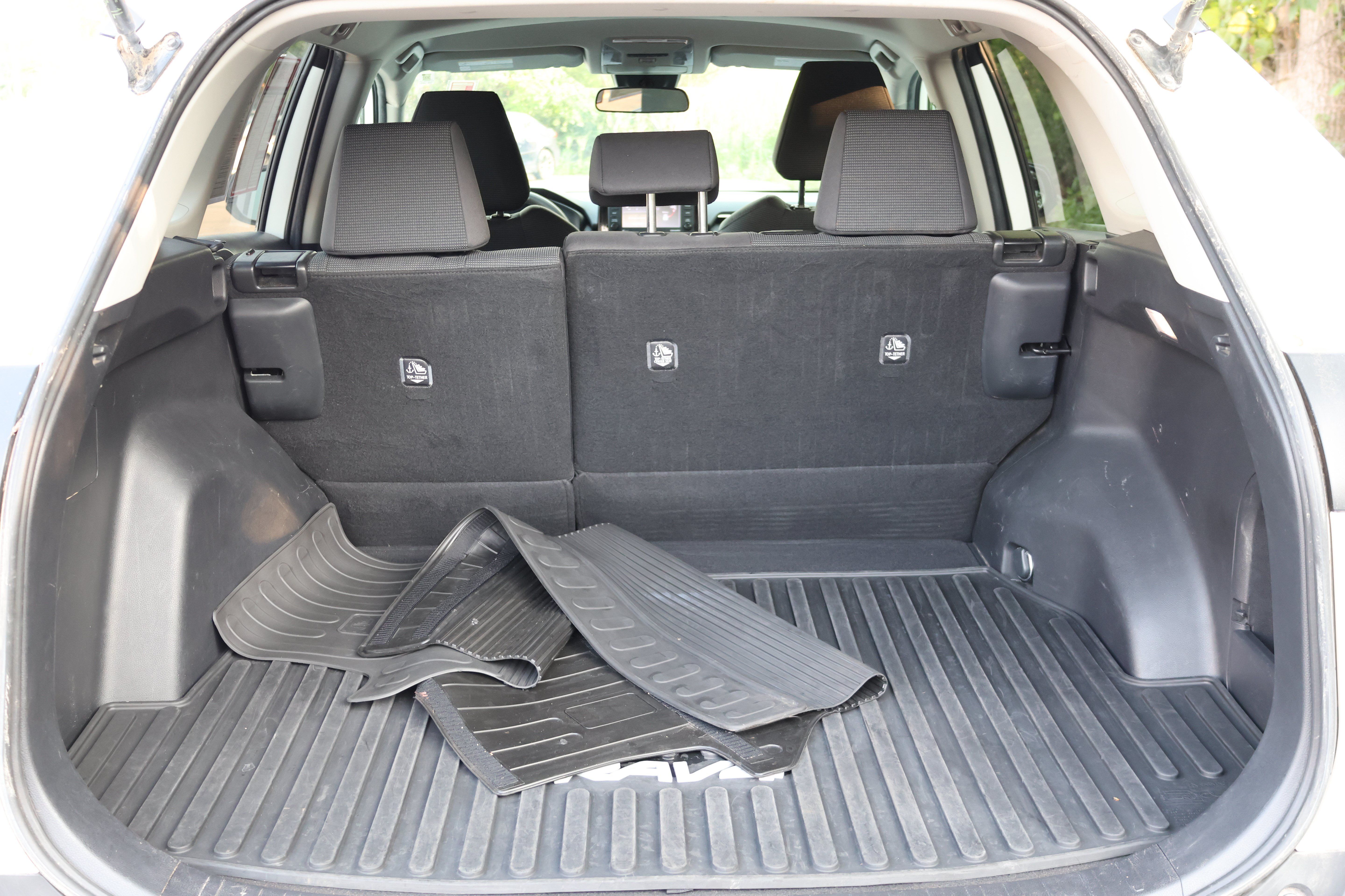 Used 2022 Toyota RAV4 LE AWD/4WD image 6