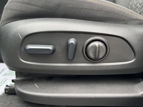 Used 2024 Chevrolet Equinox LT image 19