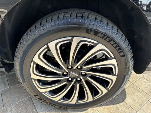 New 2025 Lincoln Navigator L Black Label image 33