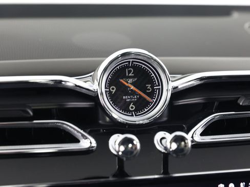 Used 2022 Bentley Bentayga image 33