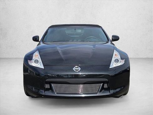 Used 2011 Nissan 370Z Roadster image 2