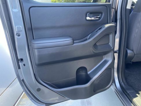 Used 2023 Nissan Frontier SV RWD image 12