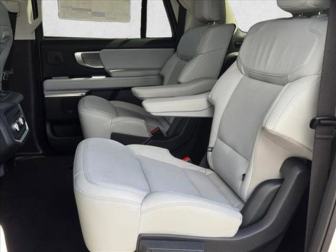 New 2025 Ford Expedition Max Platinum w/ Driver's Package image 16