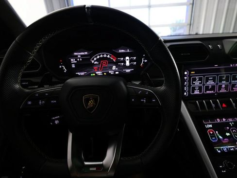 Used 2022 Lamborghini Urus AWD/4WD image 17