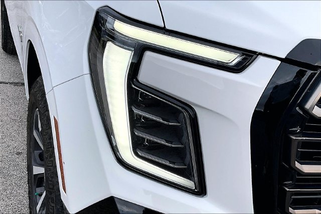 Used 2025 GMC Yukon AT4 Ultimate AWD/4WD image 33