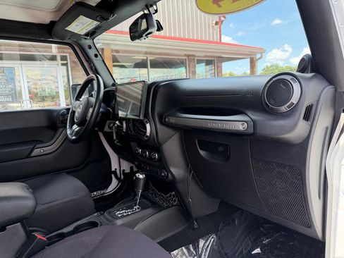 Used 2014 Jeep Wrangler Unlimited Sport w/ Quick Order Package 24S AWD/4WD image 21