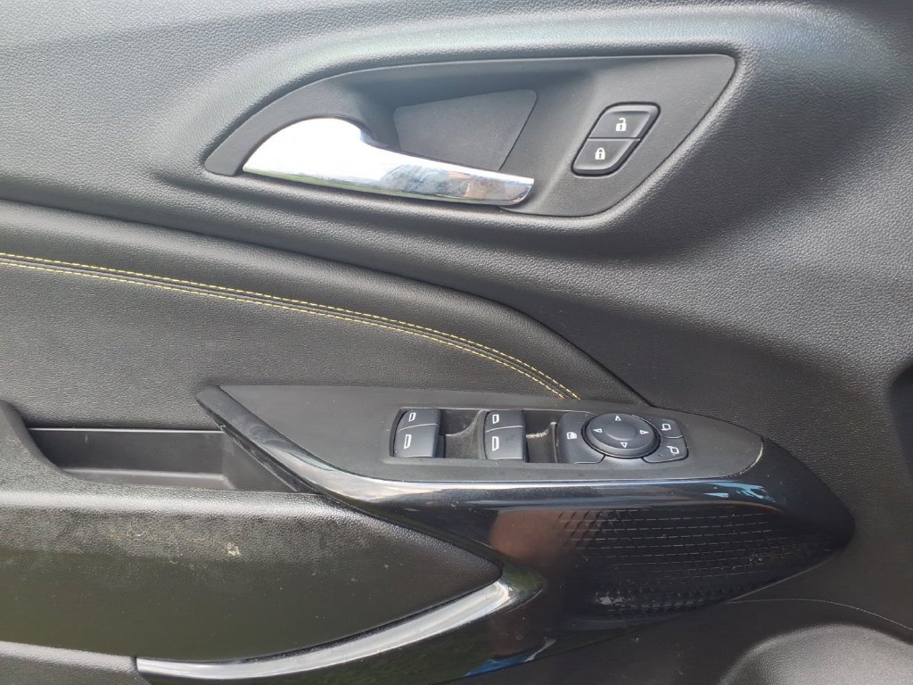 Used 2024 Chevrolet Trax LT FWD image 14