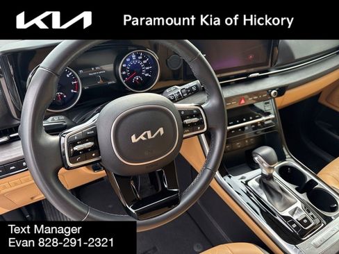 Used 2023 Kia Carnival EX image 26