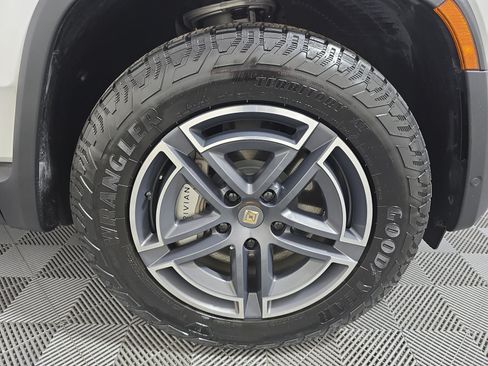 Used 2025 Rivian R1S Adventure Dual AWD/4WD image 11