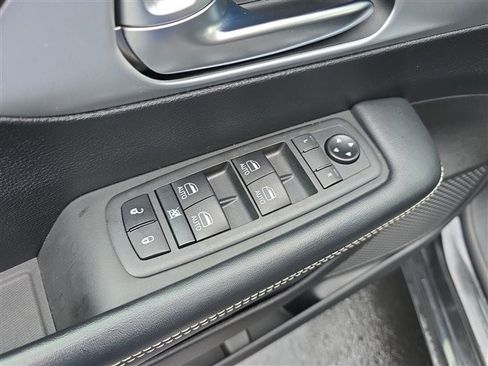 Used 2020 Chrysler Pacifica Touring-L Plus w/ S Appearance Package image 15