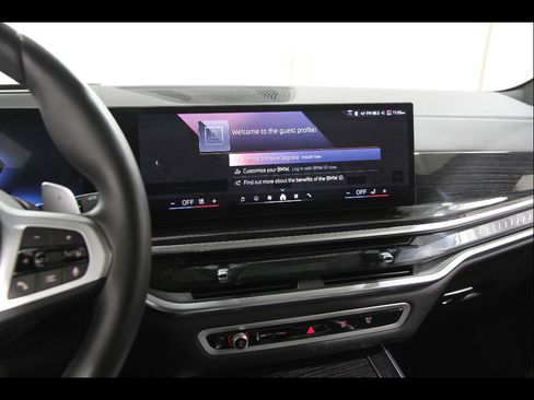 Used 2025 BMW X5 xDrive40i w/ M Sport Package AWD/4WD image 9