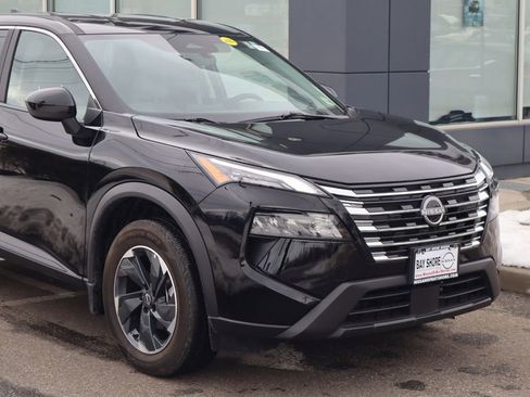 Certified 2025 Nissan Rogue SV AWD/4WD image 3