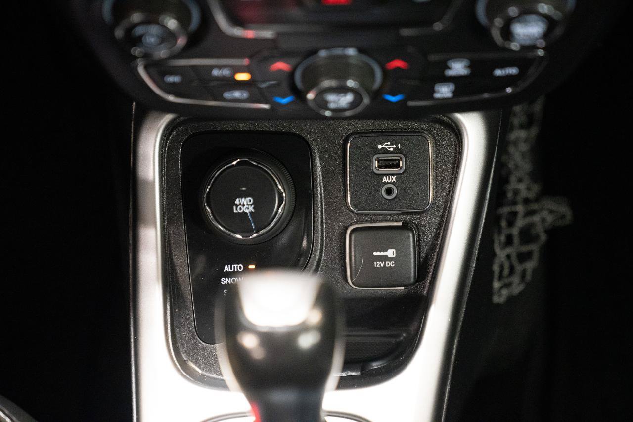 Used 2019 Jeep Compass Latitude w/ Cold Weather Group AWD/4WD image 30