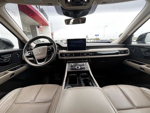 Used 2023 Lincoln Aviator Reserve RWD image 11