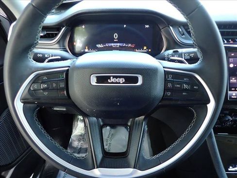 Used 2023 Jeep Grand Cherokee Laredo AWD/4WD image 13