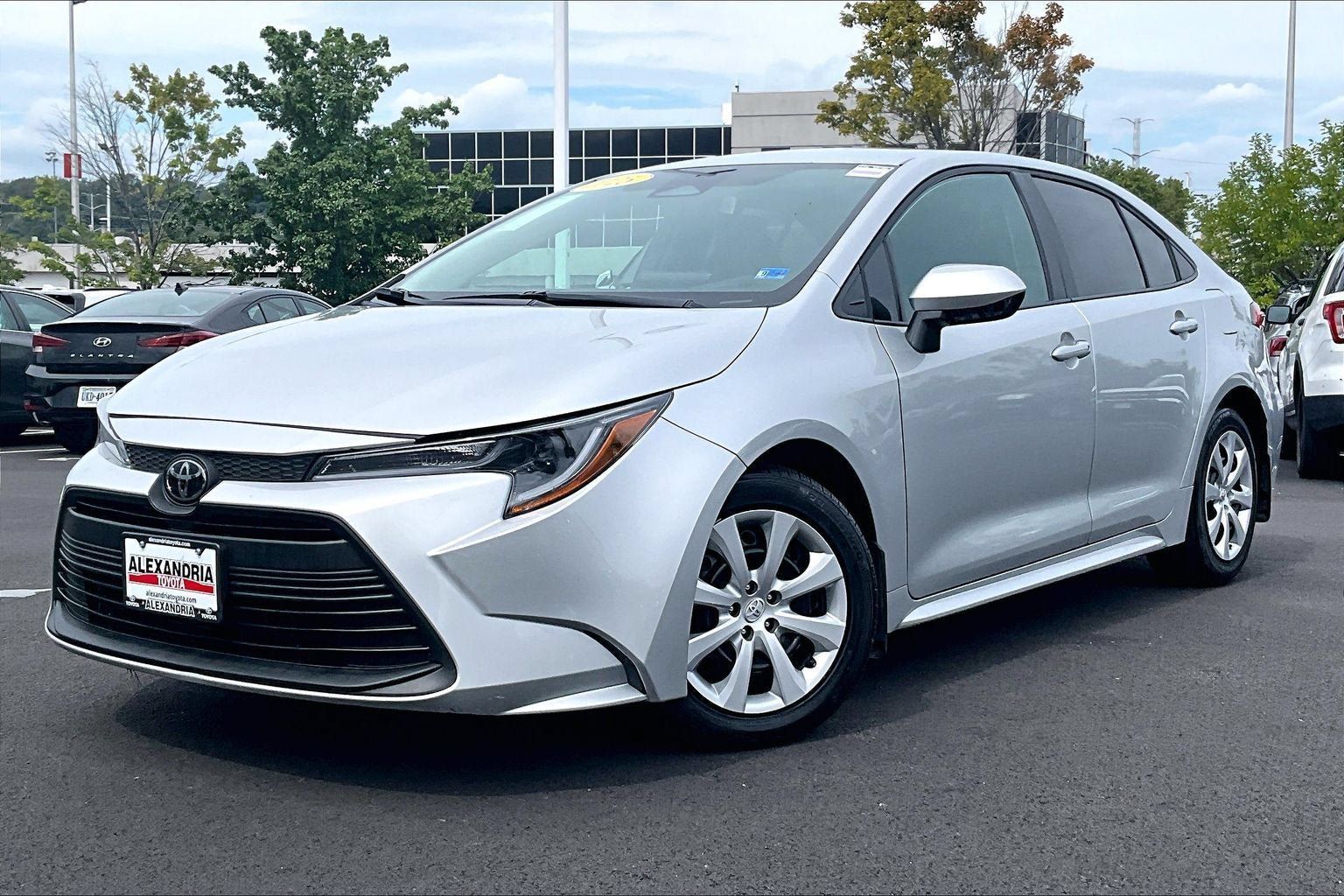 Used 2025 Toyota Corolla LE FWD image 1
