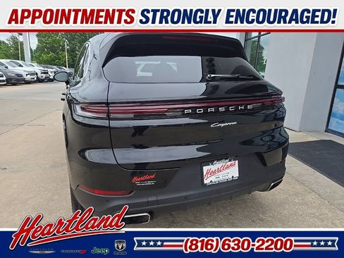 Used 2024 Porsche Cayenne w/ Premium Package AWD/4WD image 8